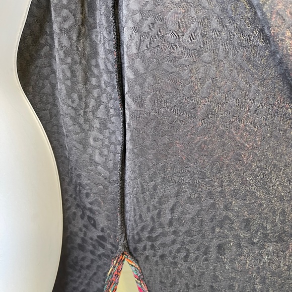 A Touch Of Class | VTG Metallic Brush Stroke Abstract Print Open Front Cardigan - Picture 12 of 13
